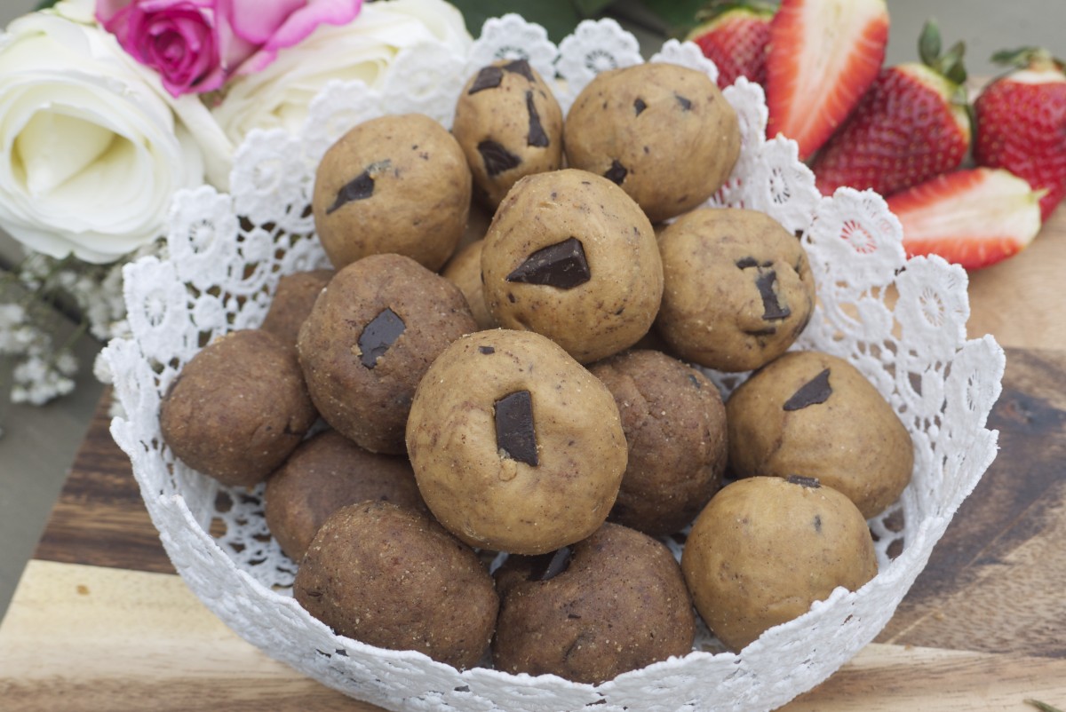 Chocolate-Chip Cookie Dough Protein AmazeBalls 