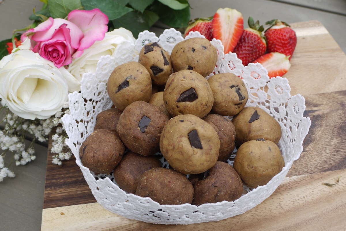 Chocolate-Chip Cookie Dough Protein AmazeBalls 