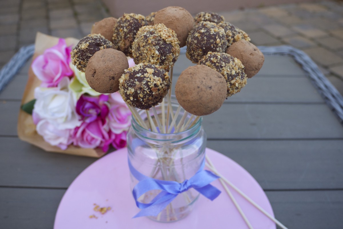 'Ferrero Rocher' Truffle Pops