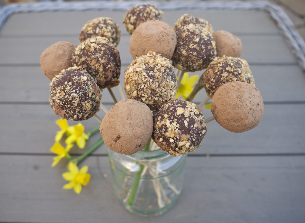 'Ferrero Rocher' Truffle Pops