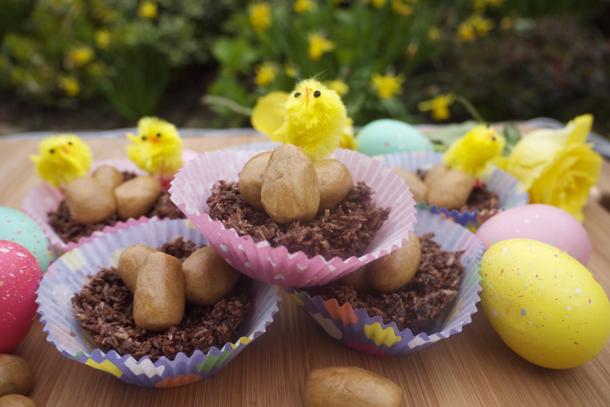 Chocolate Easter Nests with Golden Vanilla Eggs