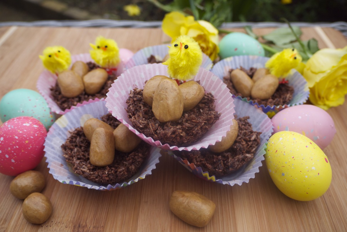Chocolate Easter Nests with Golden Vanilla Eggs