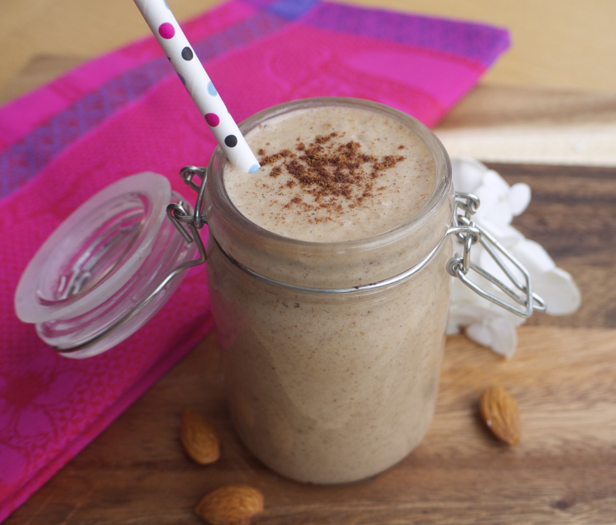 Creamy Almond-Cinnamon Shake 