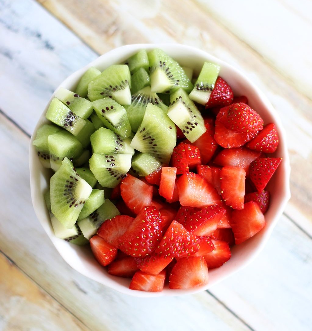 lemon-pound-cake-with-strawberry-kiwi-sauce-1