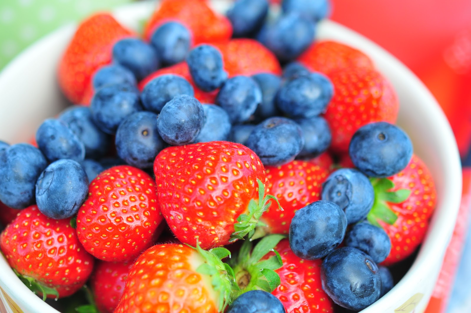 Strawberries-Blueberries-promote-heart-health