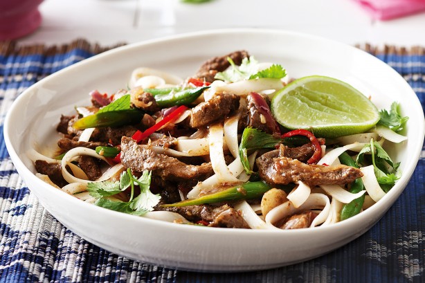 lime-and-chilli-beef-with-rice-noodles-24664_l