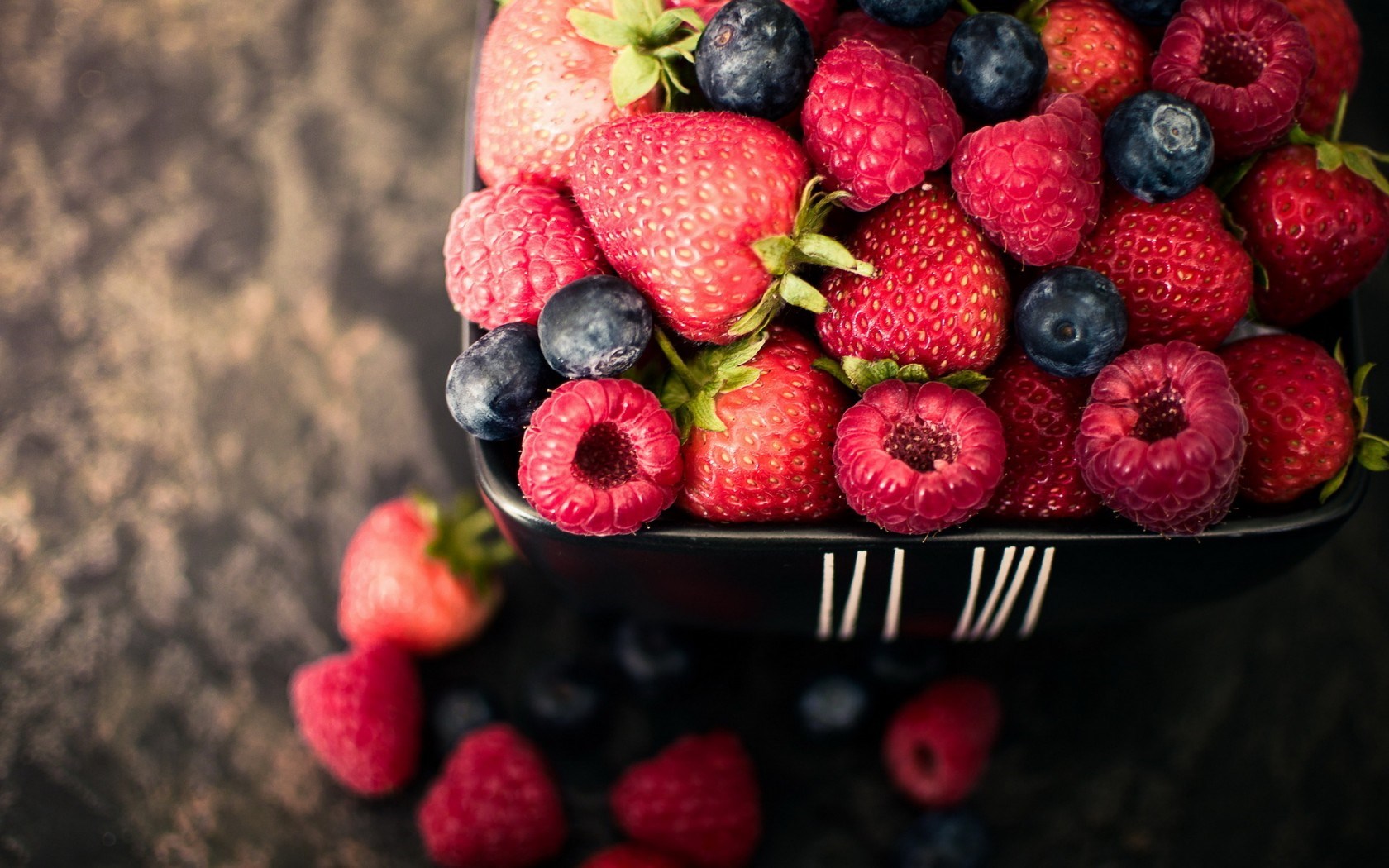 berries-summer-widescreen-high-definition-desktop-wallpaper-background-picture-free