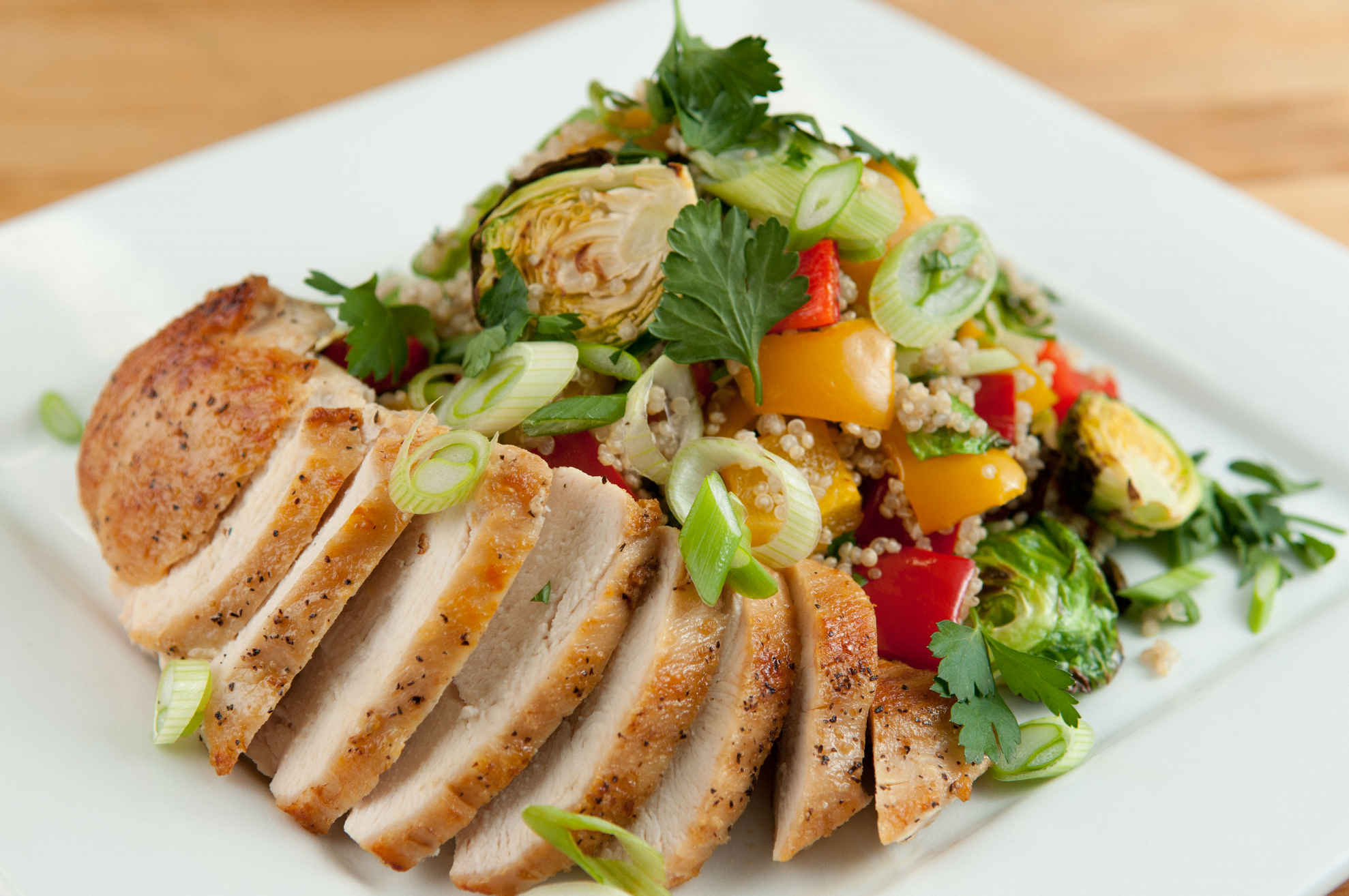 chicken_quinoa_salad_plated