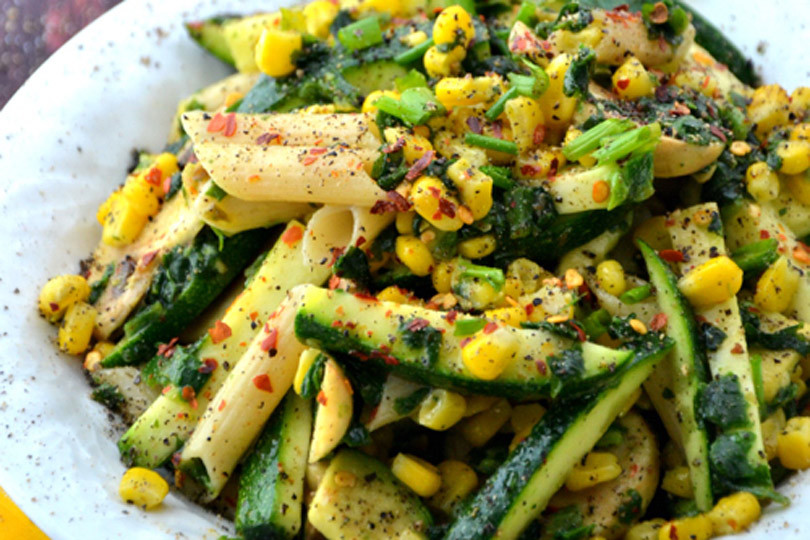 zucchini-corn-pasta-salad-810x540