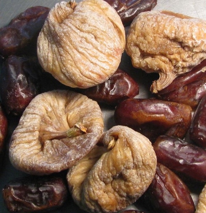 dried-figs-and-dates-comparison-934163934163