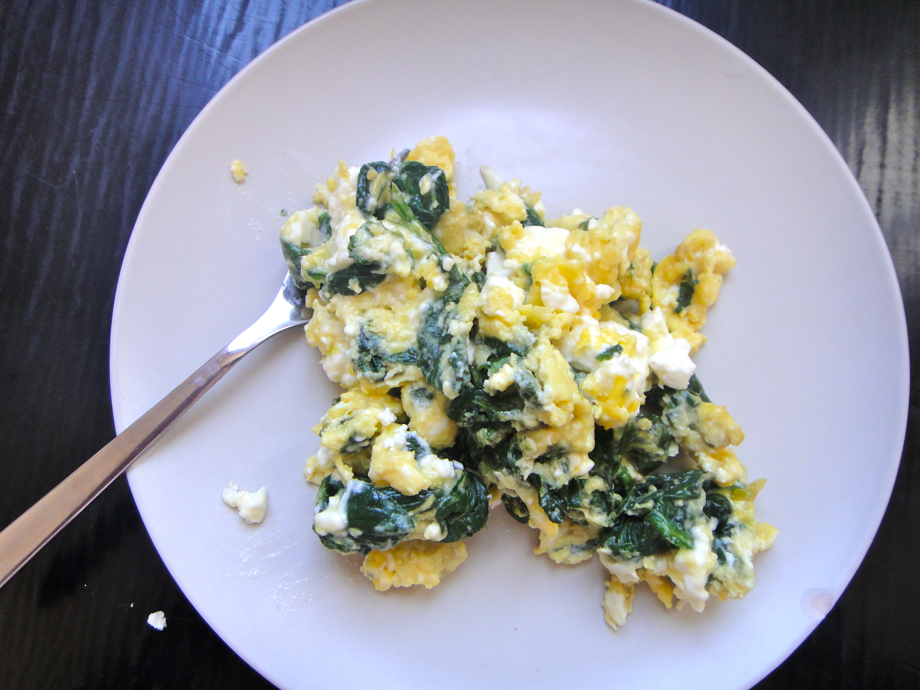 Scrambled-Eggs-with-Spinach-and-Feta