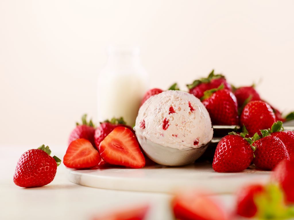 resize-Ice-Cream-Visual-STRAWBERRIES-CREAM