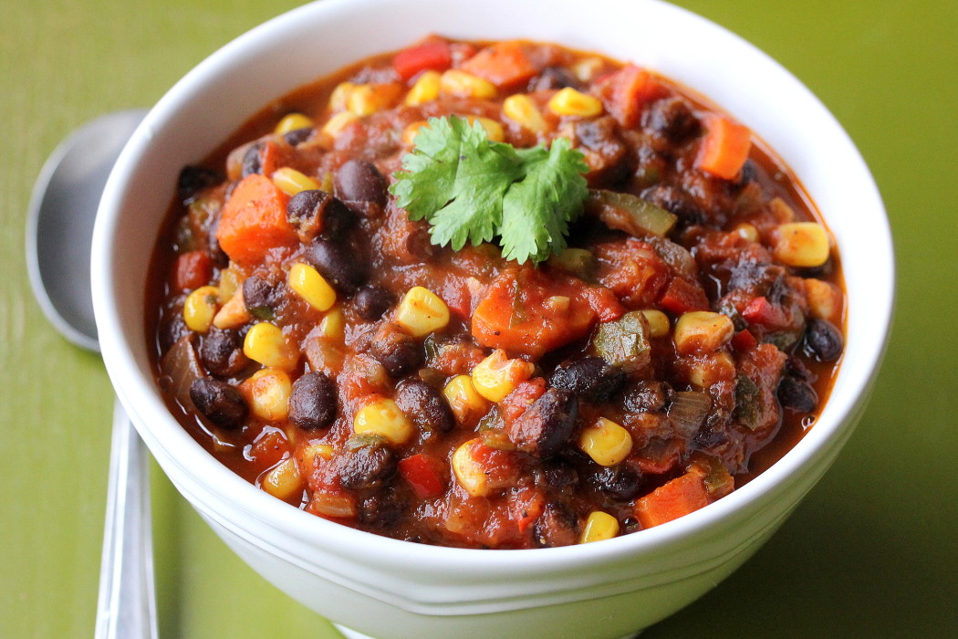 veggie-chili-feature-1050x700