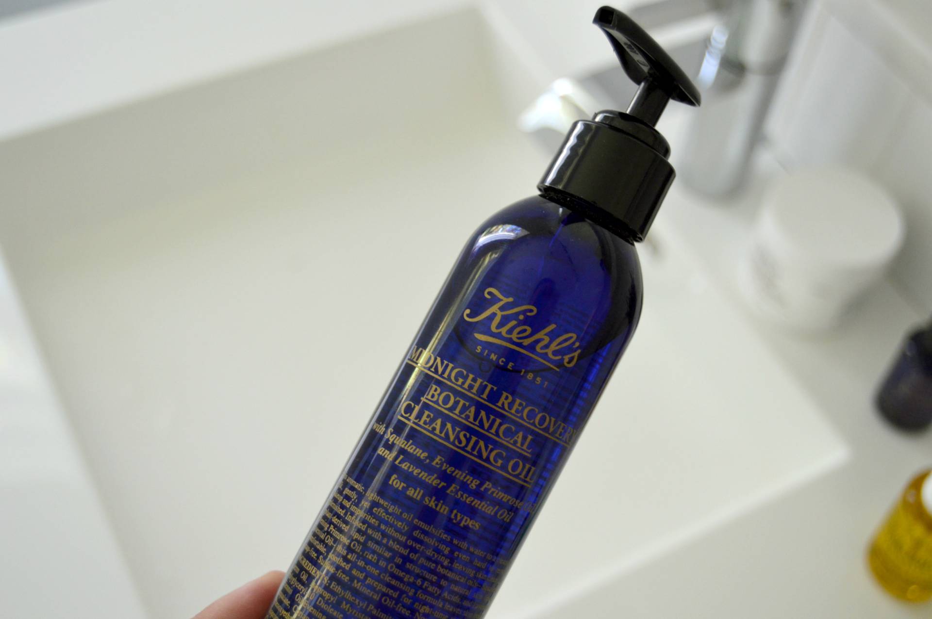 kiehls-midnight-recovery-cleansing-oil-makeup-remover-inhautepursuit-review-omgbart