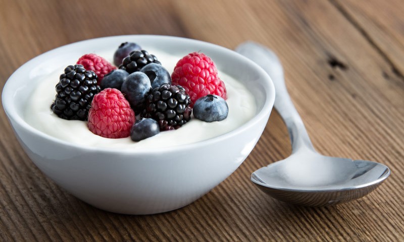nancys-yogurt-fruit-on-top-e1459173452882