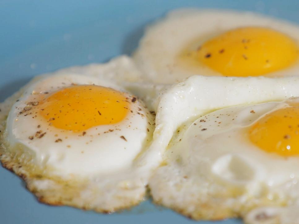 HT_Fry-Eggs-Beauty-01_s4x3.jpg.rend.hgtvcom.966.725