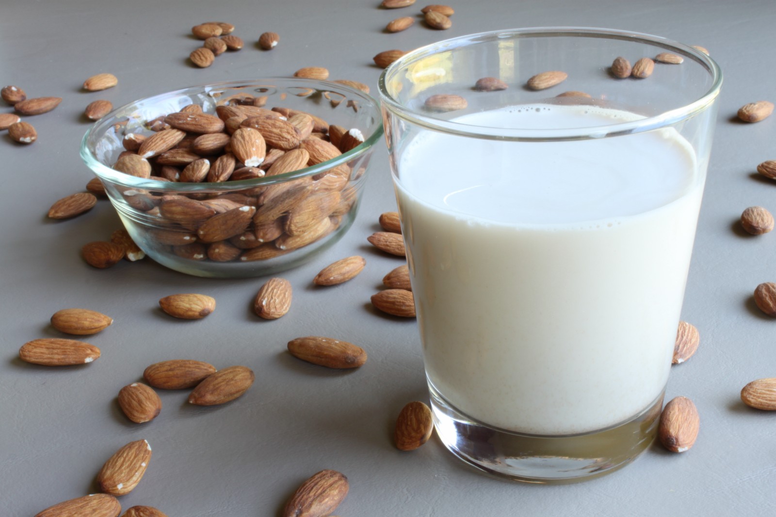 Homemade-Almond-Milk-tan-8-1600x1200