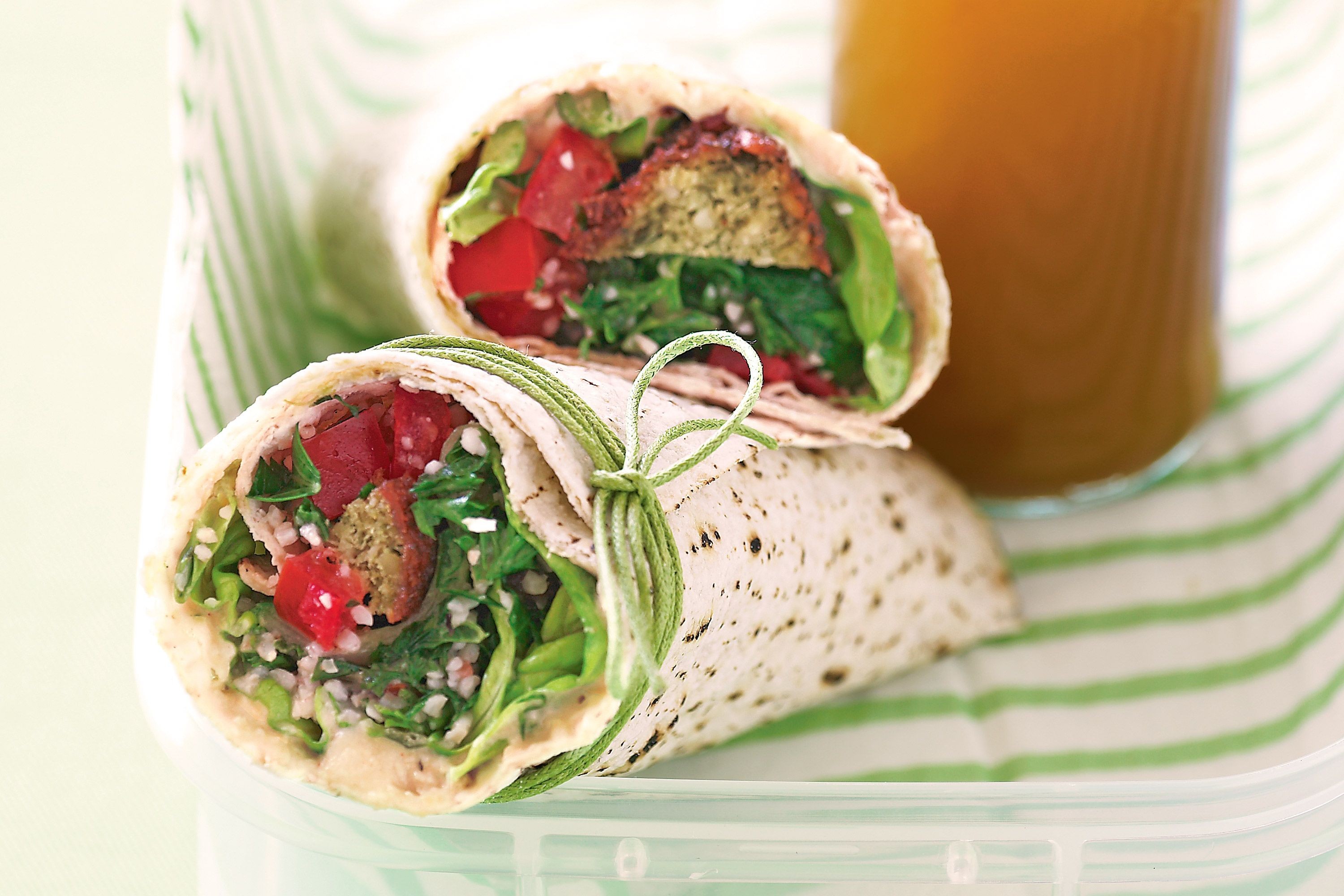 falafel-and-hommus-wrap-63735-1