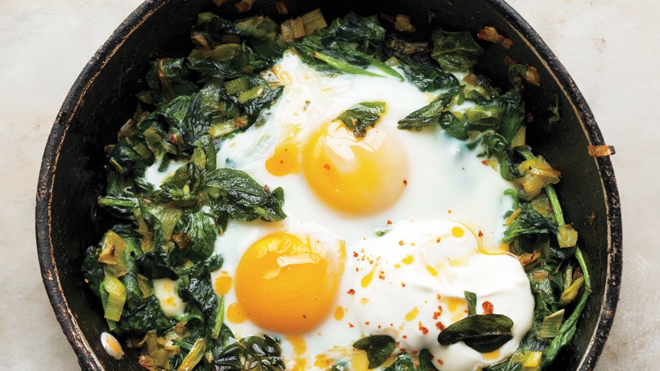 skillet-baked-eggs-with-spinach-yogurt-and-chili-oil