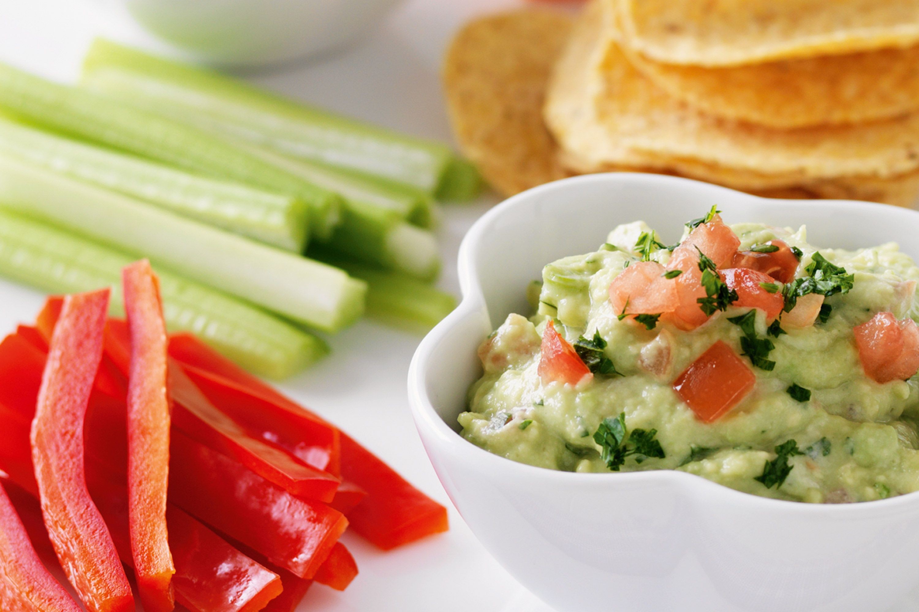 guacamole-with-vegie-sticks-77681-1