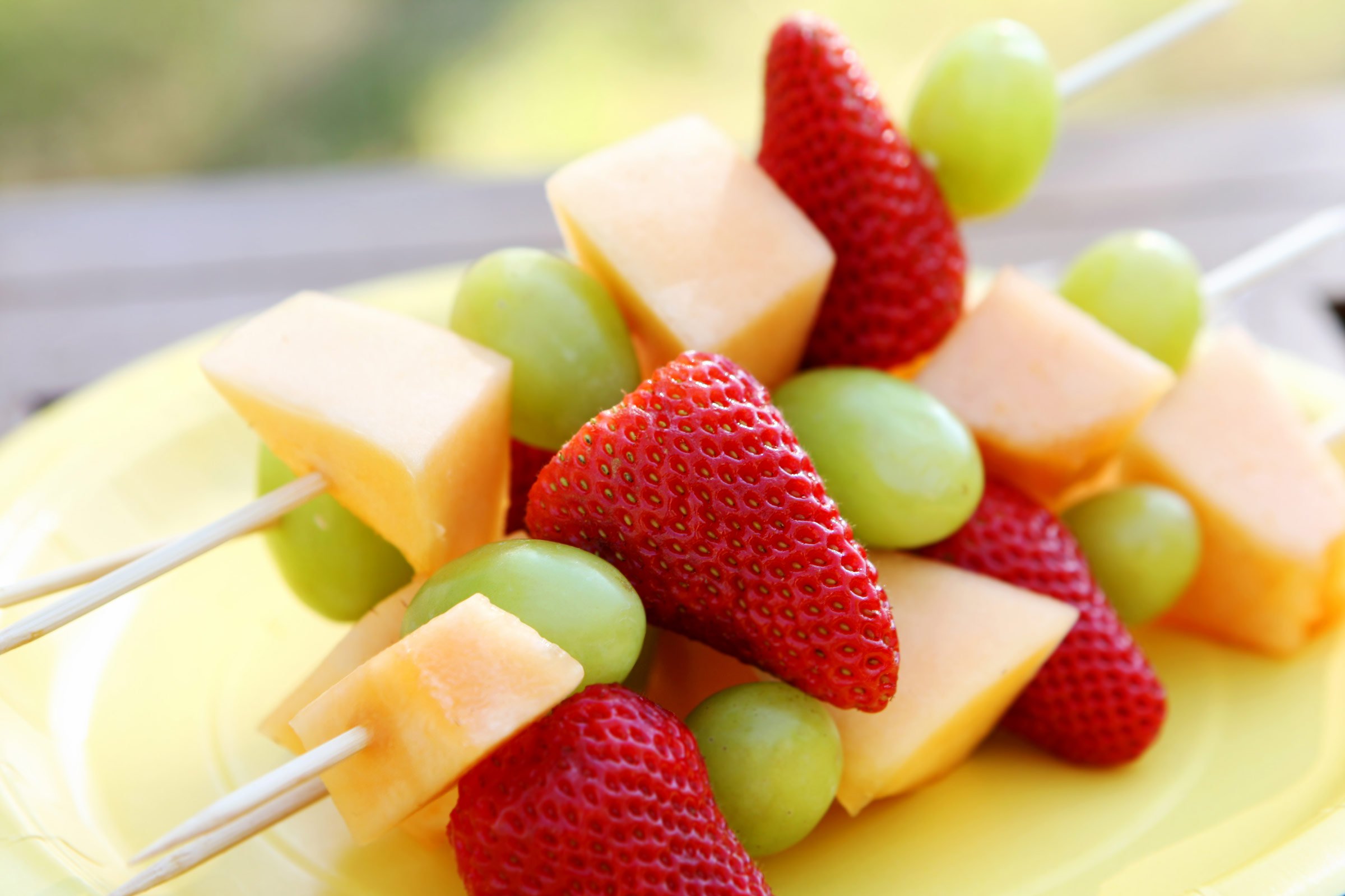 07-healthy-snack-ideas-fruit-kebab