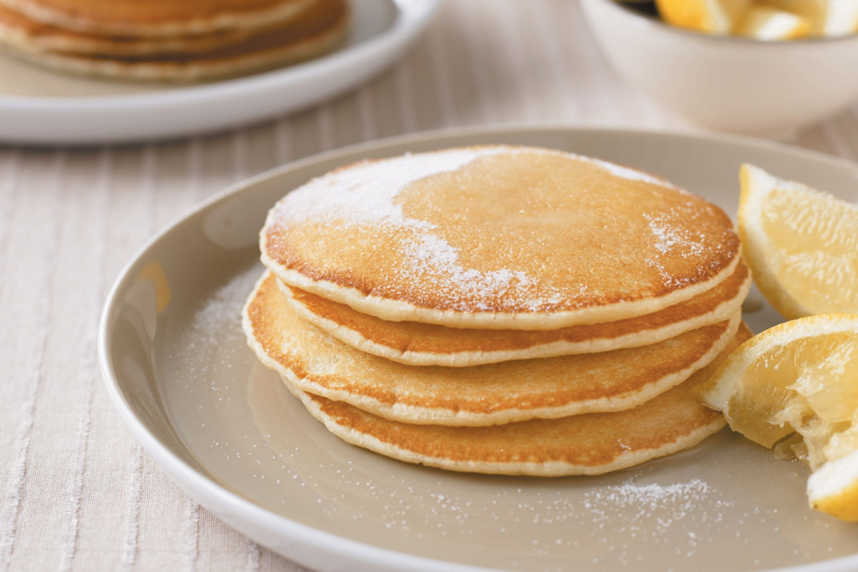 basic-pancakes-with-lemon-and-sugar-23701-1