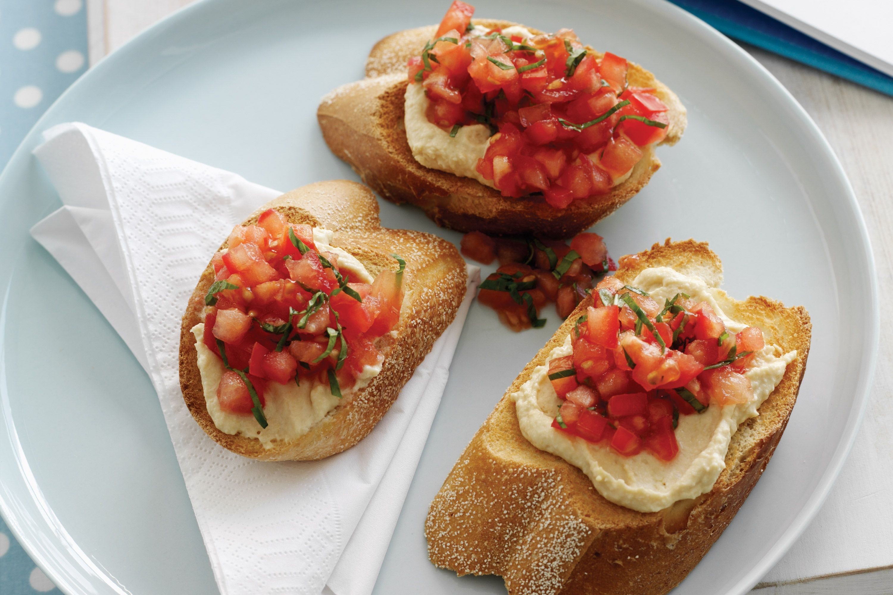 tomato-hummus-crostini-25282-1